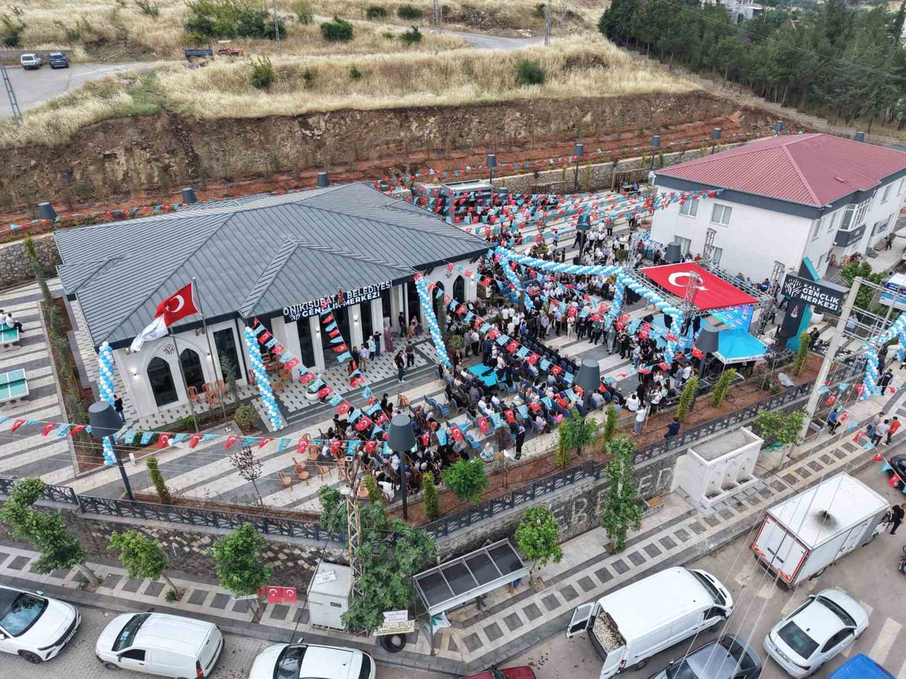 ONİKİŞUBAT BELEDİYESİ TARAFINDAN KALE MAHALLESİ’NDE HAYATA GEÇİRİLEN KALE GENÇLİK MERKEZİ VE...