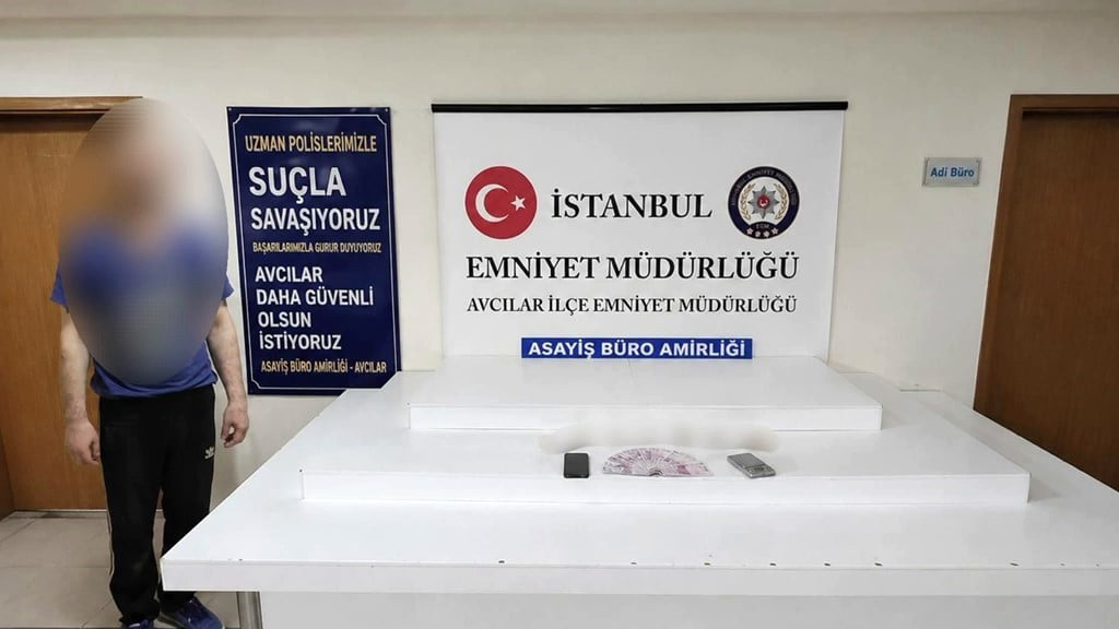 OPERASYONDA 125 GRAM EROİN ELE GEÇİRİLİRKEN, GÖZALTINA ALINAN 1 KİŞİ SEVK EDİLDİĞİ ADLİYEDE...