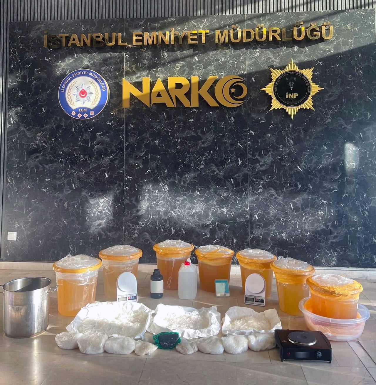 OPERASYONDA 90 KİLO UYUŞTURUCU MADDE ELE GEÇİRİLDİ.