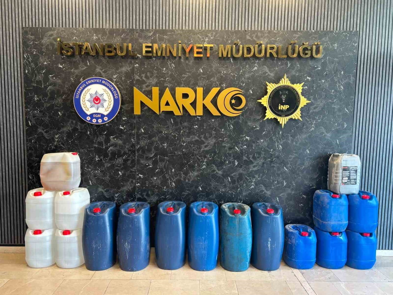 OPERASYONLARDA 519 KİLO 50 GRAM SIVI METAMFETAMİN İLE 87 KİLO 650 GRAM ARA KİMYASAL MADDE ELE...