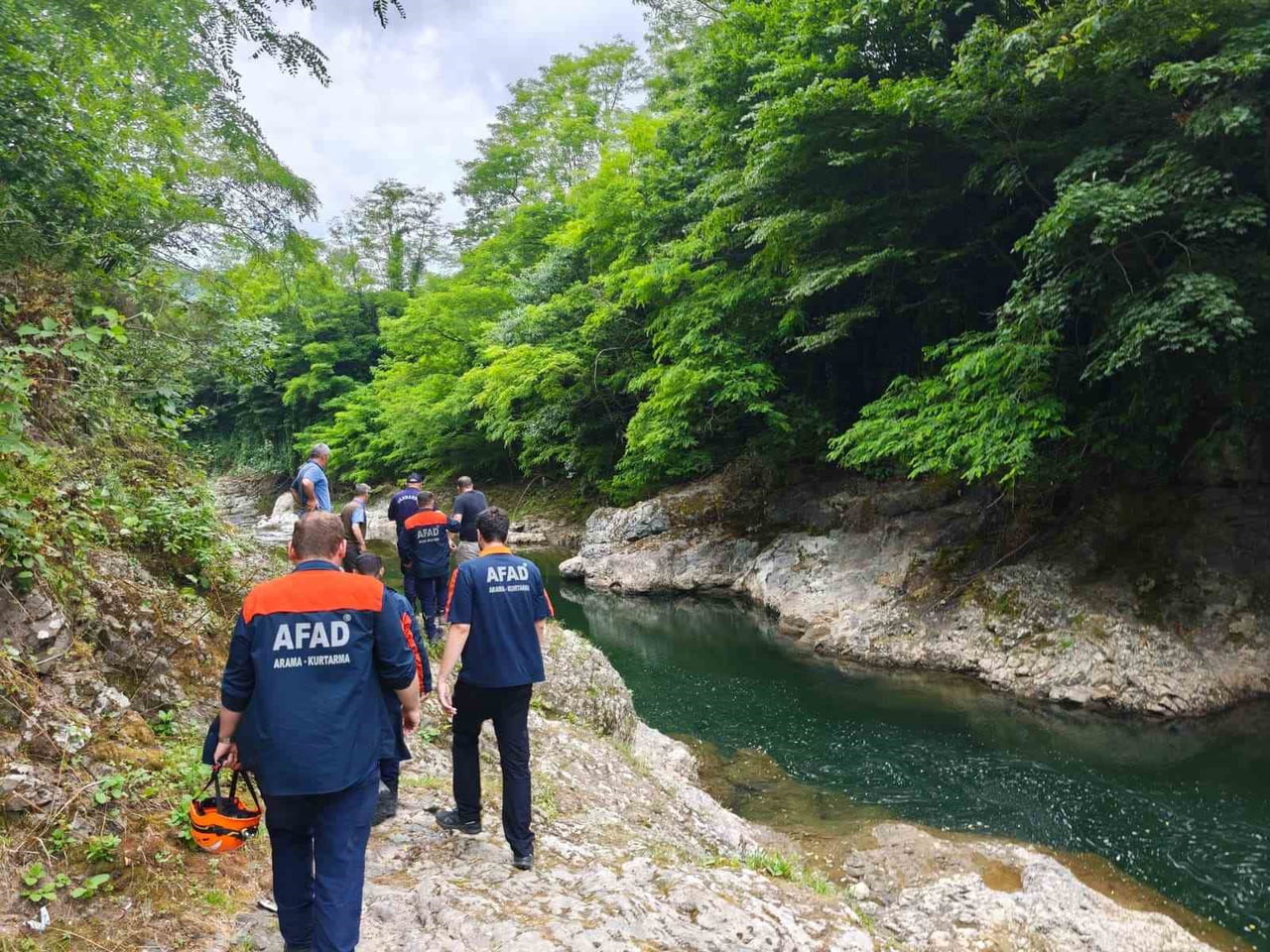 ORDU'NUN ALTINORDU İLÇESİNDE IRMAĞA DÜŞEREK AĞIR YARALANAN ŞAHIS, KALDIRILDIĞI HASTANEDE HAYATINI...