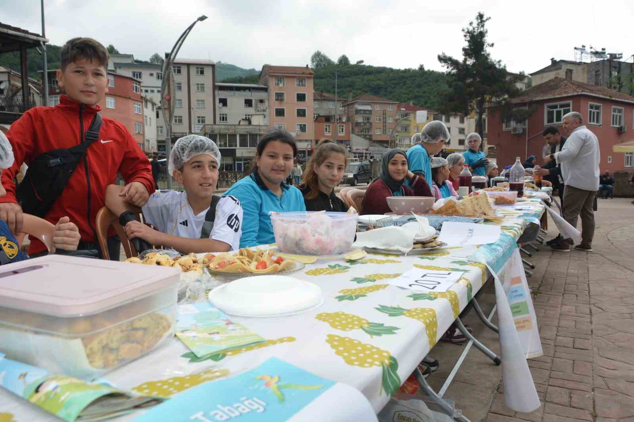 ORDU'NUN İKİZCE İLÇESİNDE "SAĞLIKLI YAŞAM HAYIR ÇARŞISI" VE FARKINDALIK ETKİNLİĞİ...