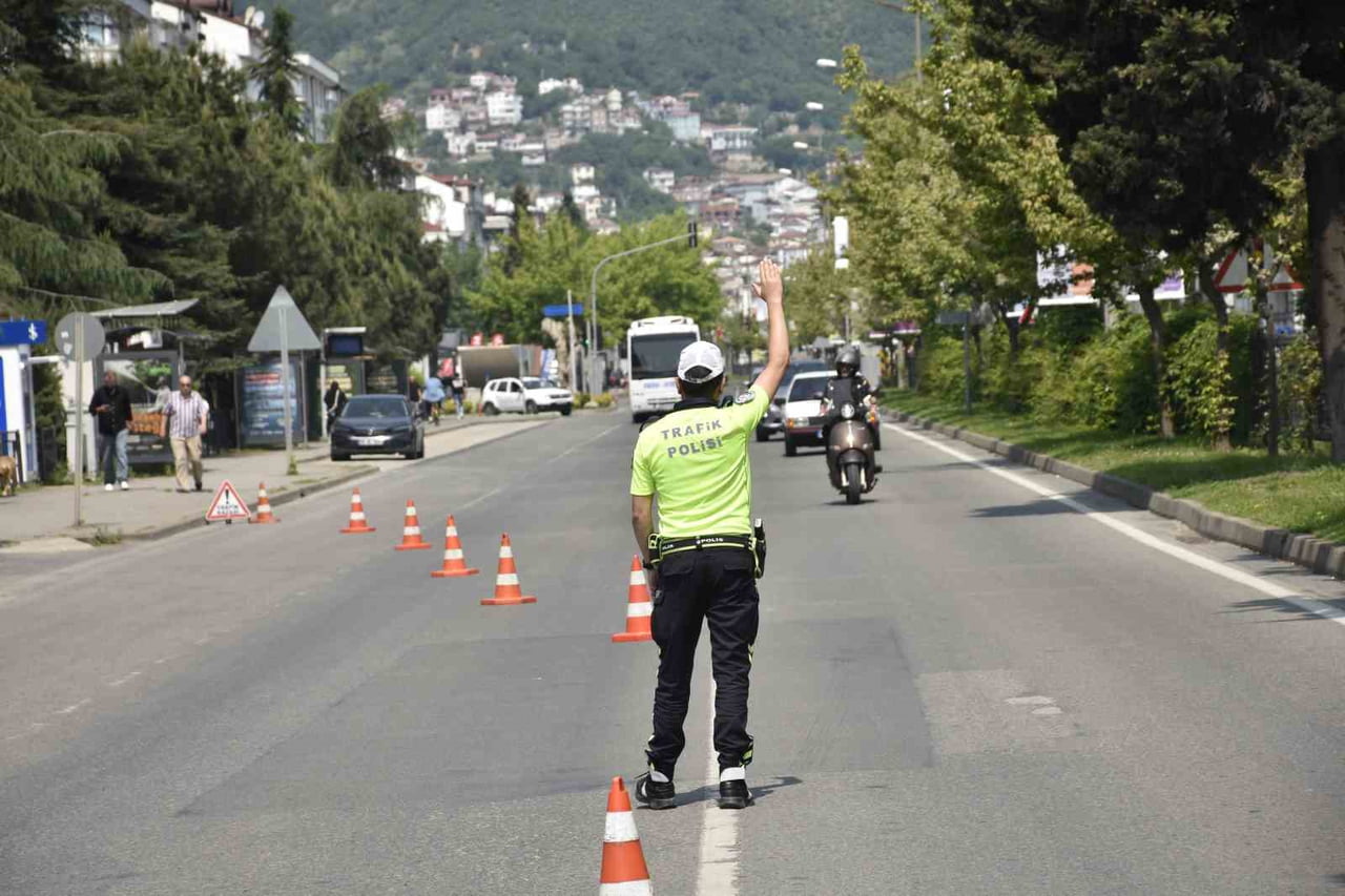 ORDU’DA TRAFİK EKİPLERİNCE SON BİR HAFTADA YAPILAN DENETİMLERDE 19 BİN 772 ARAÇ VE SÜRÜCÜSÜ...