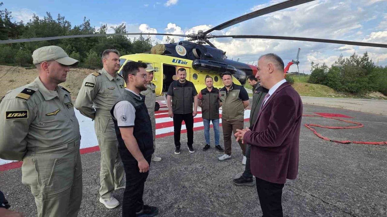ORMAN YANGINLARIYLA MÜCADELE KAPSAMINDA TAHSİS EDİLEN YANGIN SÖNDÜRME HELİKOPTERİ, KARABÜK’TE...