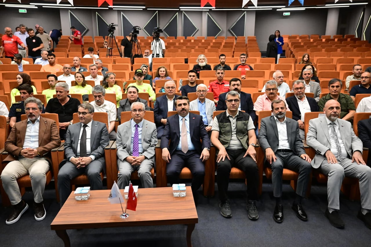 ORMAN YANGINLARIYLA MÜCADELEDE HERKESİN ORTAK SORUMLULUĞU OLDUĞUNU VURGULAYAN BURSA BELEDİYELER...
