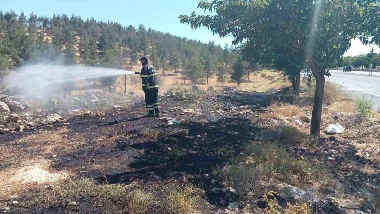 ORMANLIK ALANDAKİ YANGIN SÖNDÜRÜLDÜ