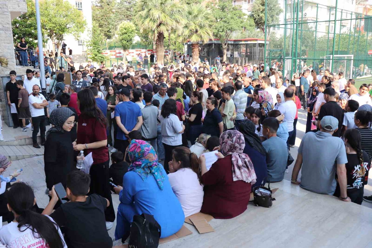 ORTAOKUL 8. SINIF ÖĞRENCİLERİNİN KATILDIĞI LİSELERE GEÇİŞ SİSTEMİ (LGS) SINAVI SAAT 09.30’DA...