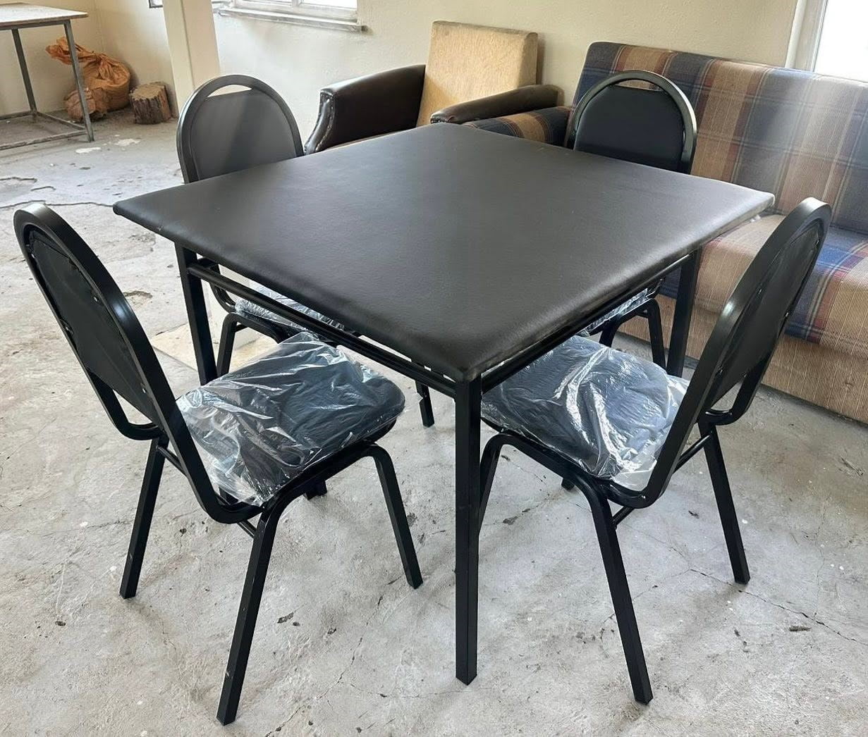 OSMANELİ İLÇESİNDE SOSYAL ALANLARA 450 SANDALYE VE 70 MASA DESTEĞİ SAĞLANDI