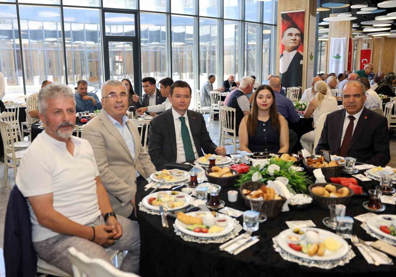 OSMANGAZİ BELEDİYE BAŞKANI ERKAN AYDIN, MAHALLE MUHTARLARIYLA DÜZENLENEN "ORTAK AKIL BİRLİKTE...