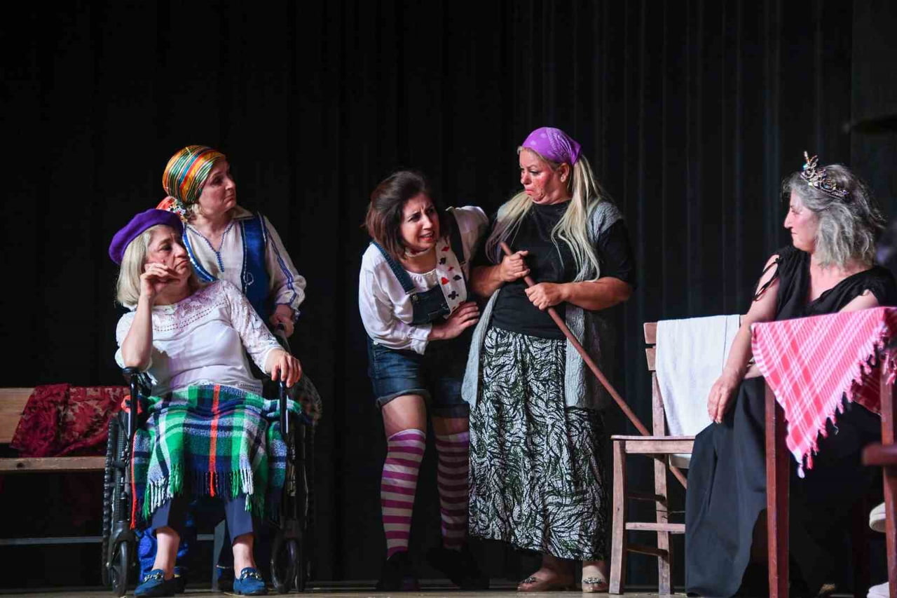 OSMANGAZİ BELEDİYESİ’NİN DESTEKLERİYLE SAHNELENEN "SİZ HANGİ MASALDAN" ADLI TİYATRO OYUNU, FARKLI...