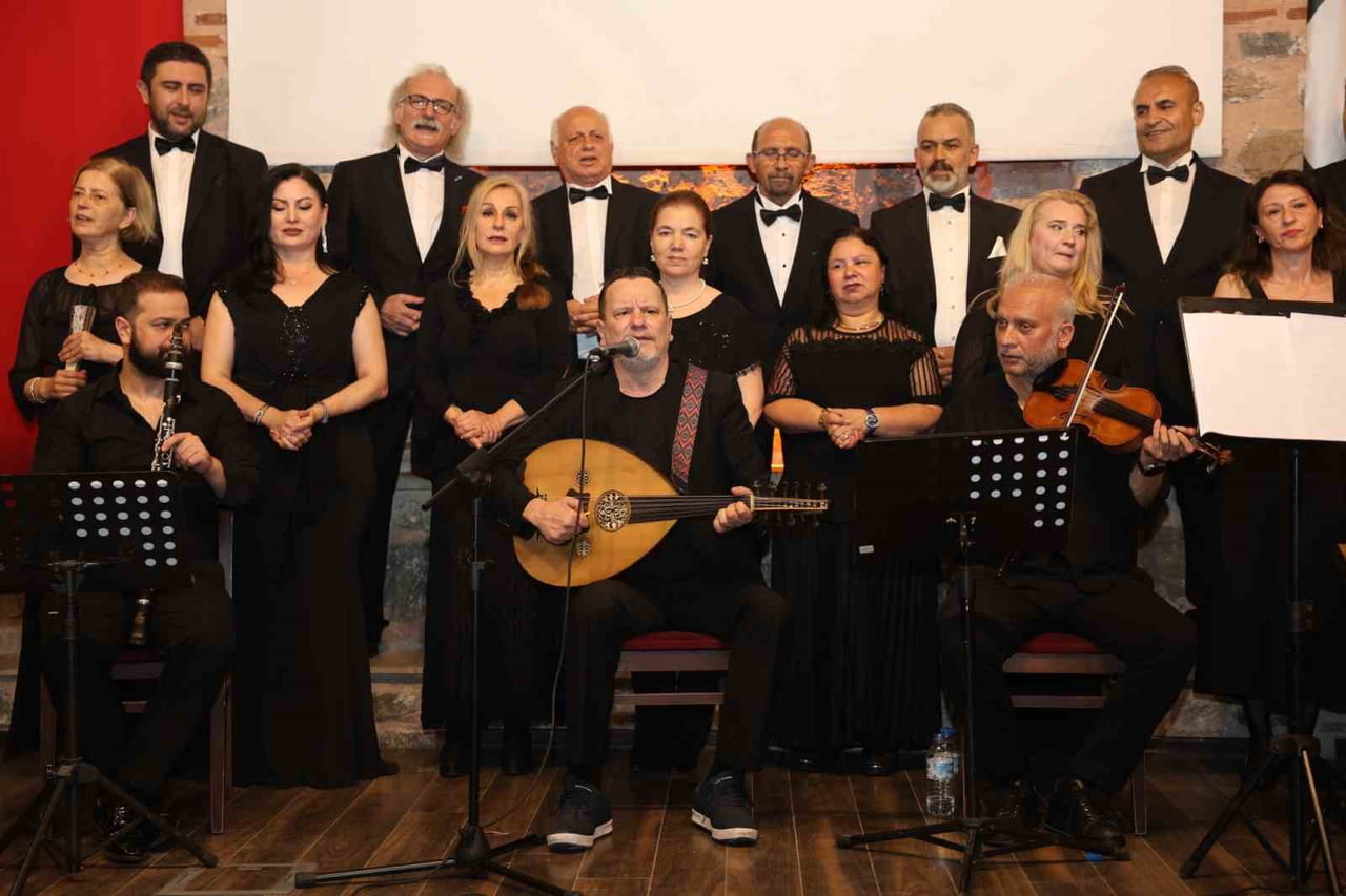 OSMANGAZİ BELEDİYESİ TÜRK SANAT MÜZİĞİ TOPLULUĞU’NUN BABALAR GÜNÜ’NE ÖZEL SEZON FİNALİ KONSERİ...