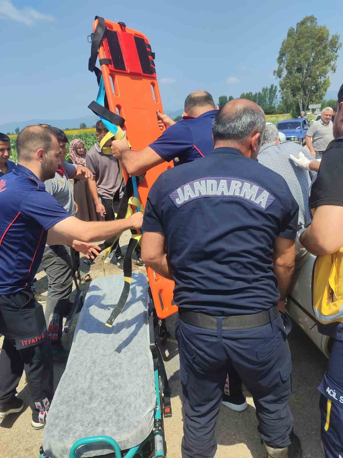 OSMANİYE'NİN SUMBAS İLÇESİNDE KAMYONETLE OTOMOBİL ÇARPIŞTI. OTOMOBİLİN SÜRÜCÜSÜ HAYATINI...