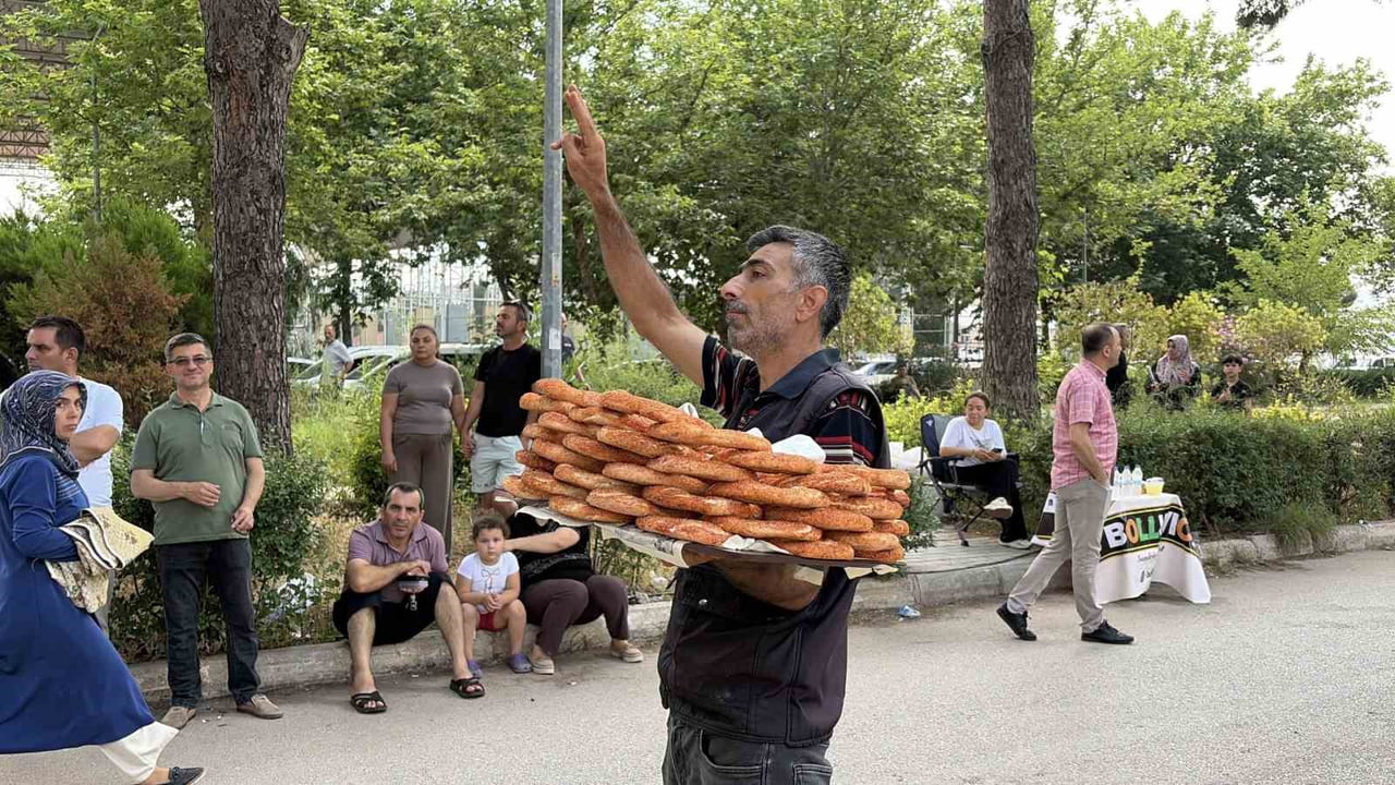 OSMANİYE’DE SİMİTÇİ SÜREYİ HATIRLATTI