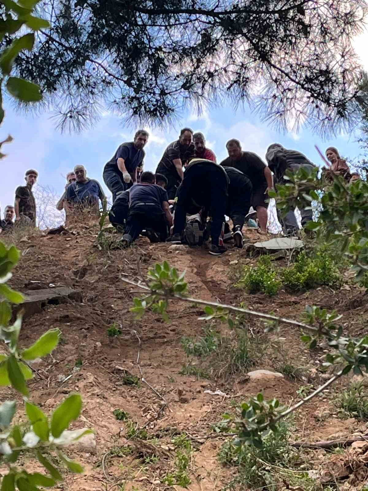 OSMANİYE’DE UÇURUMA YUVARLANAN OTOMOBİLDEN İTFAİYE KURTARDI: 1 YARALI