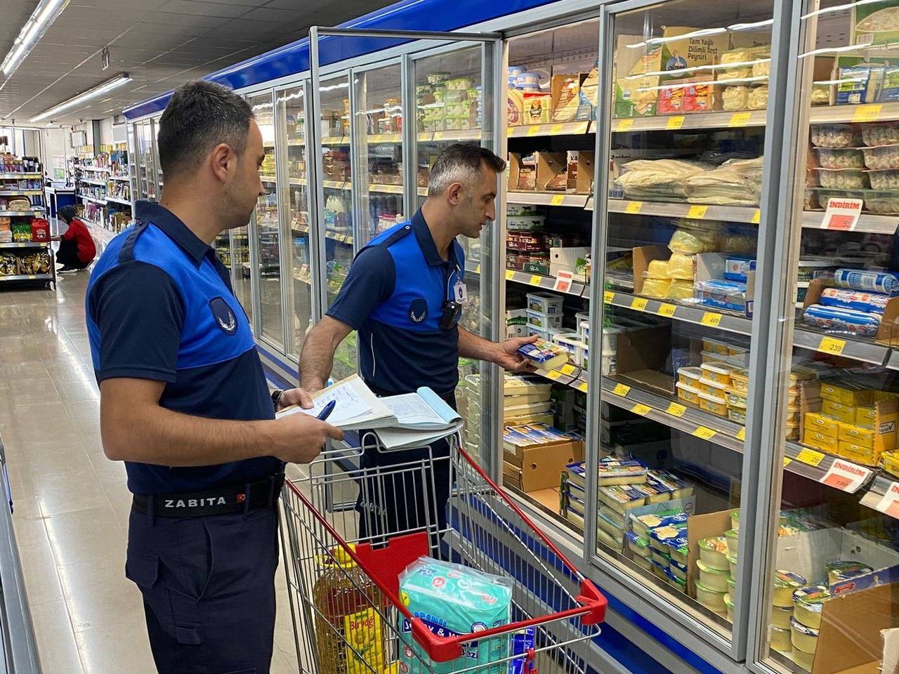 OSYA BELEDİYESİ ZABITA MÜDÜRLÜĞÜ EKİPLERİ TARAFINDAN MARKETLERDE ÜRÜN FİYATLARI, RAF VE KASA...