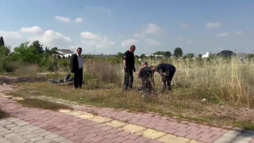 Otlarken kanalizasyon çukuruna düşen oğlak, çıkardığı sesle kurtuldu
