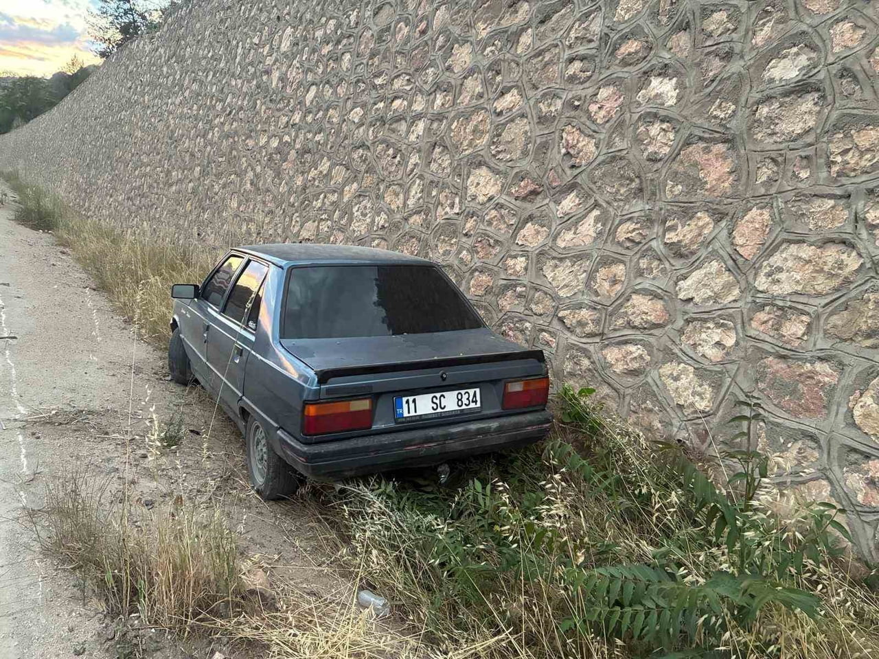 OTOMOBİL ŞARAMPOLE UÇTU: 1 YARALI