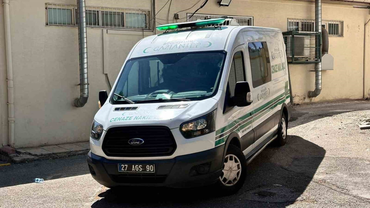 OTOPSİ İŞLEMLERİNİN TAMAMLANMASININ ARDINDAN CENAZE, DEFNEDİLMEK ÜZERE AİLESİNE TESLİM...