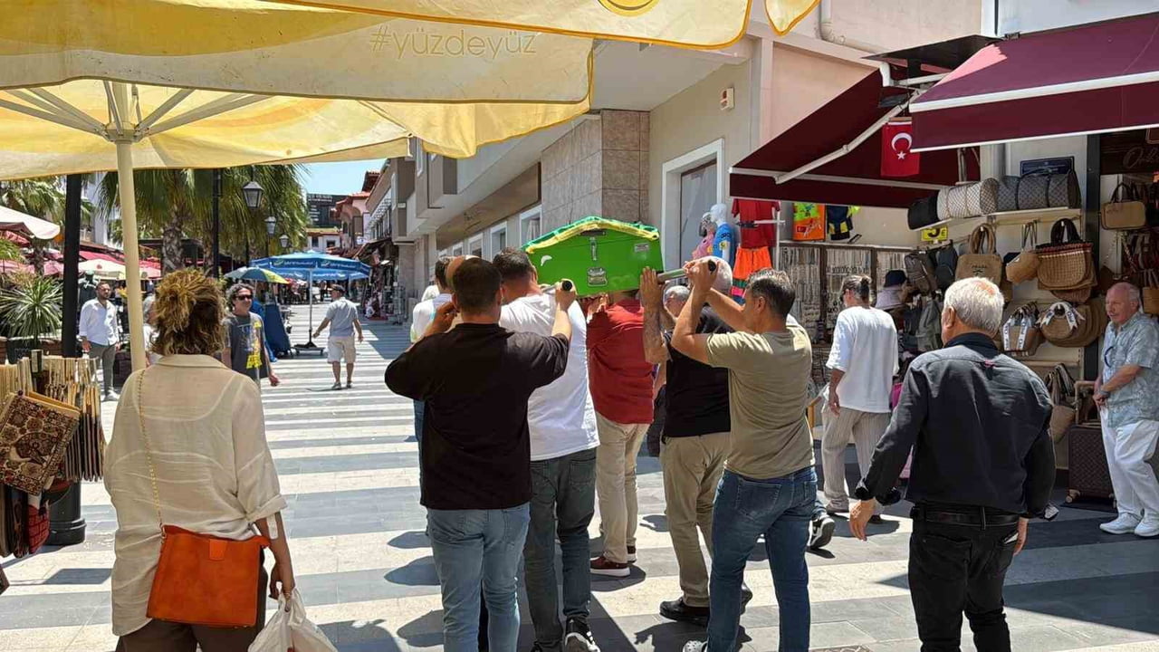 OYUNCU İRTEM'İN CENAZESİ CAMİYE GETİRİLDİ