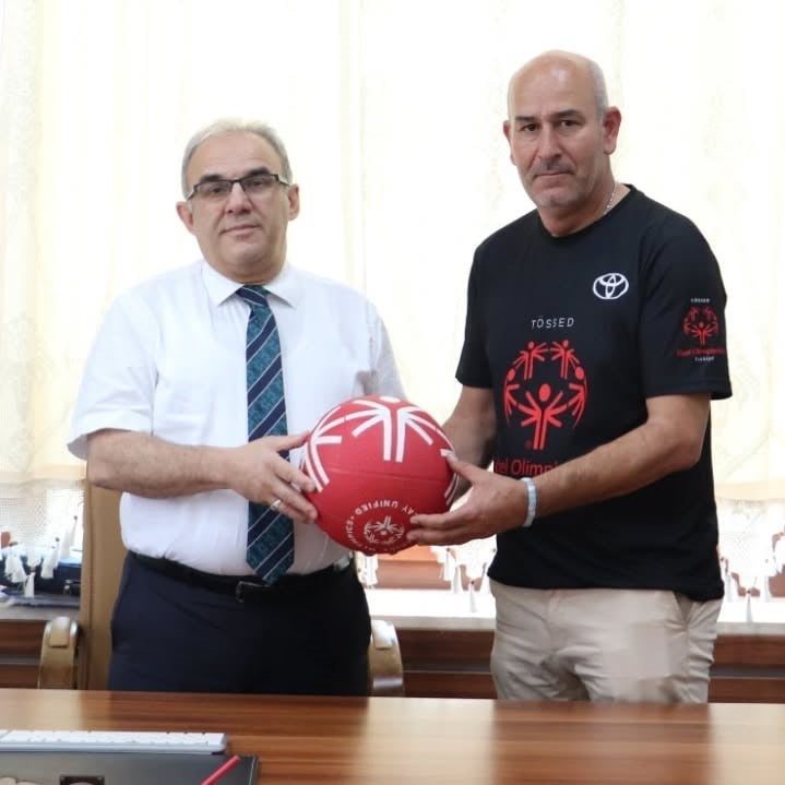 ÖZEL OLİMPİYATLAR TÜRKİYE YEREL PROJE SORUMLUSU HİKMET ERCAN, EDREMİT İLÇE MİLLÎ EĞİTİM MÜDÜRÜ...