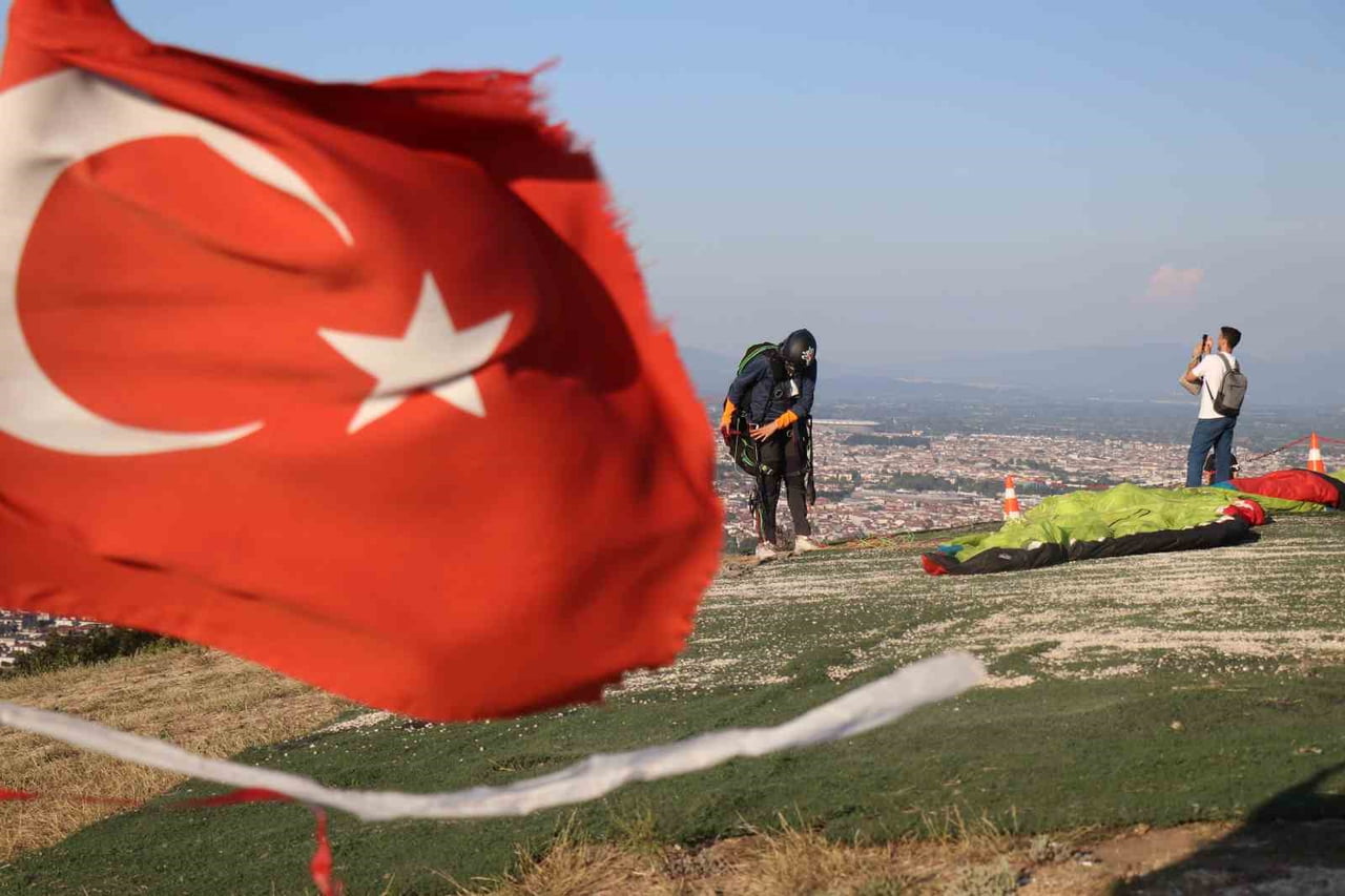 ÖZELLİKLE İSTANBUL BAŞTA OLMAK ÜZERE ÇEVRE İLLERDEN VE DÜNYANIN DÖRT BİR YANINDAN GELEN...