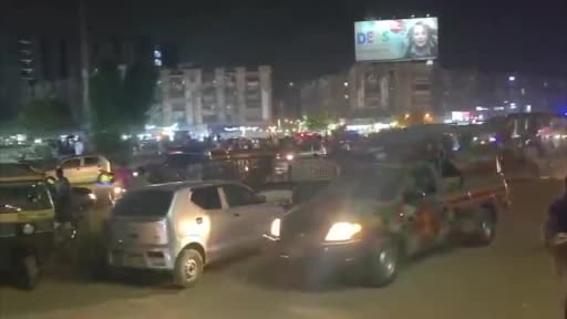 Pakistan’ın Sindh eyaletindeki Karaçi kentinde yoğun silah sesleri duyulduğu ve henüz bilinmeyen...