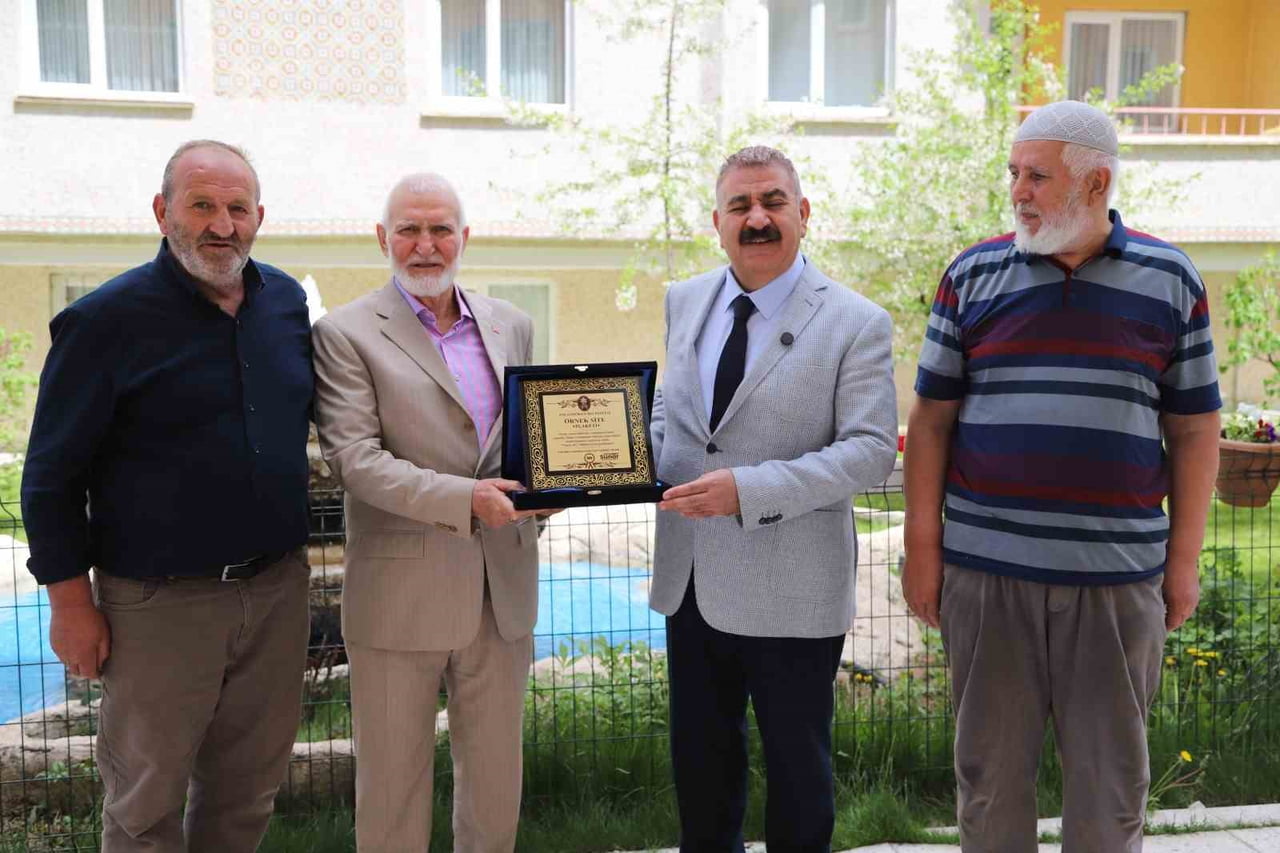 PALANDÖKEN BELEDİYE BAŞKANI MUHAMMET SUNAR, 5 HAZİRAN DÜNYA ÇEVRE GÜNÜ DOLAYISIYLA İLÇEDE ÇEVRE...