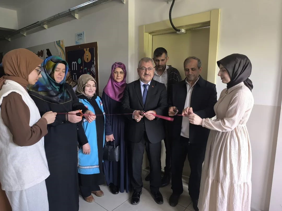 PALANDÖKEN KIZ ANADOLU İMAM HATİP LİSESİ ÖĞRENCİLERİNİN TALEBİ ÜZERİNE, TÜRKİYE DİYANET VAKFI...