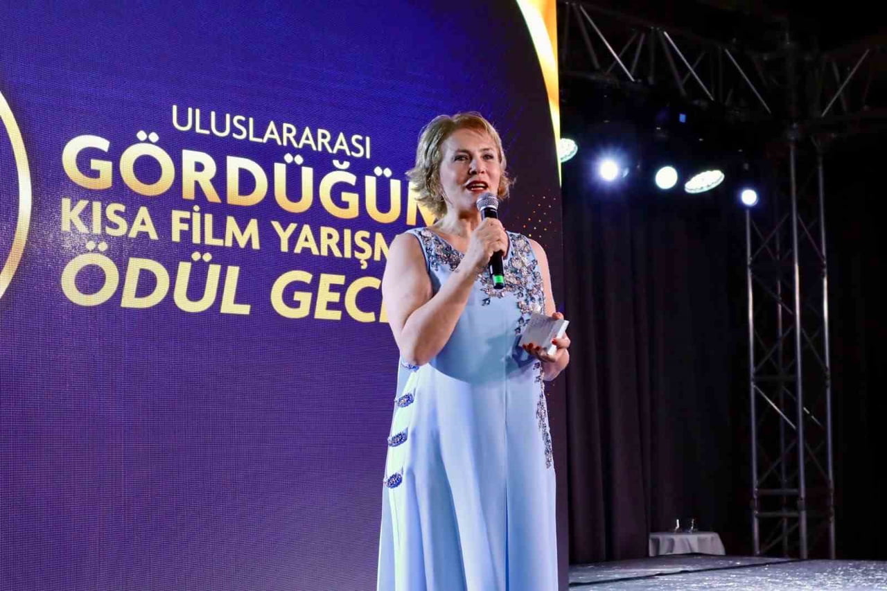PARLA SOSYAL SORUMLULUK PLATFORMU GENEL BAŞKANI HÜSNİYE KAYA KONUŞMA YAPTI