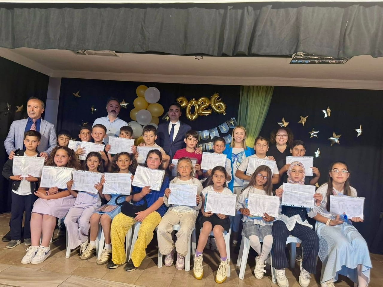 PAZARYERİ’NDE 1048 ÖĞRENCİ YAZ TATİLİNE, 49 GENÇ ÜNİVERSİTE YOLCULUĞUNA UĞURLANDI