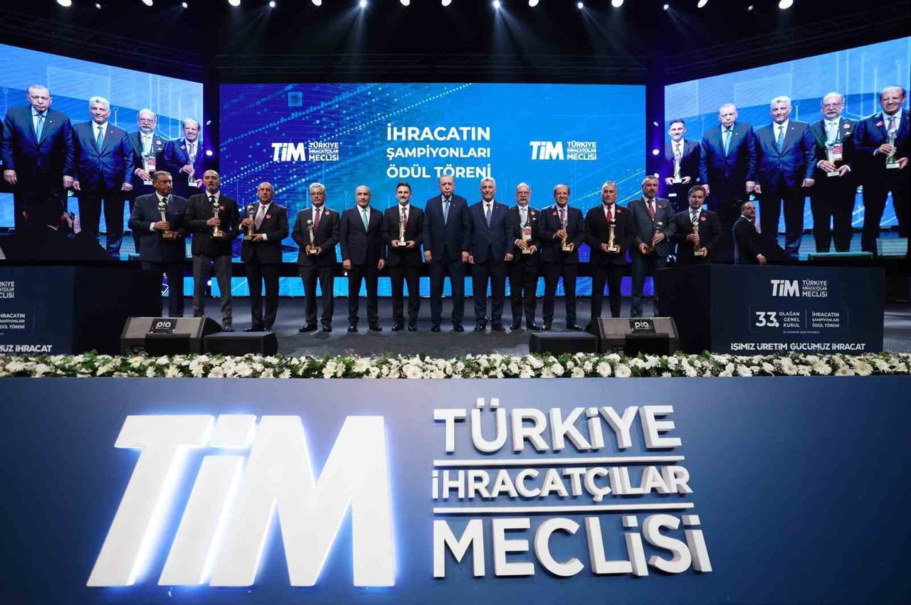 PEGASUS HAVA YOLLARI, TİM 33. OLAĞAN GENEL KURULU VE İHRACATIN ŞAMPİYONLARI ÖDÜL TÖRENİ’NDE HİZMET...