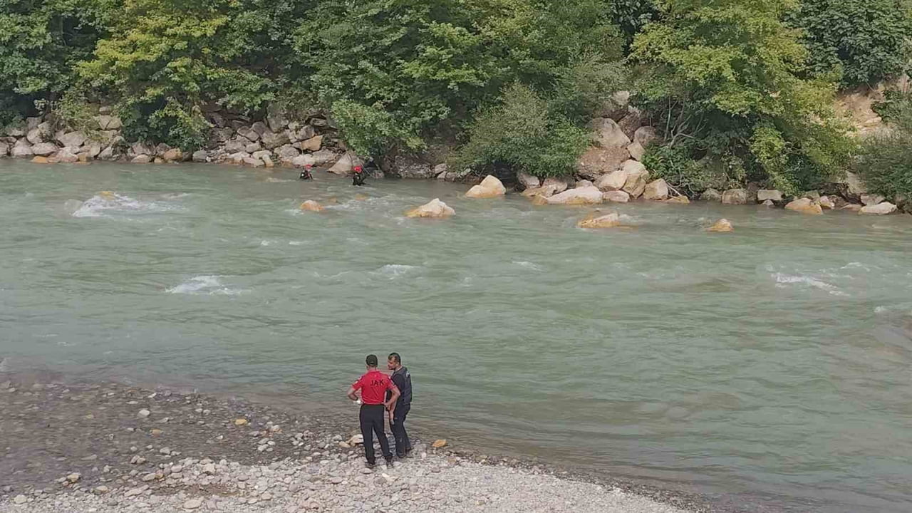 PİKNİK YAPMAK İÇİN ARKADAŞLARIYLA BİRLİKTE GİTTİĞİ KARAKAYA MAHALLESİNDE SERİNLEMEK İÇİN ALARA...