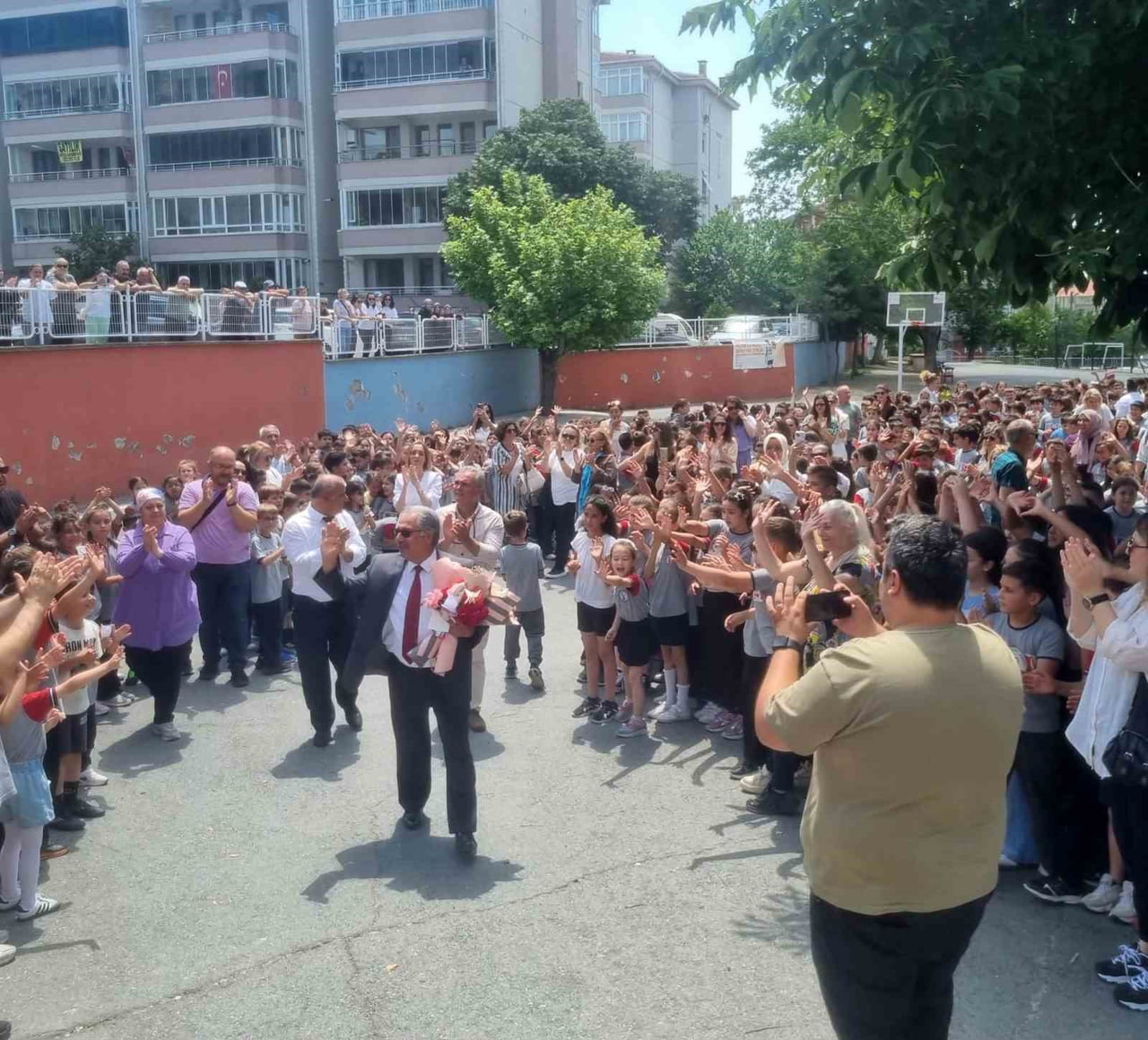 PLEVNE İLKÖĞRETİM OKULU MÜDÜRÜ ZAFER TEKÇE İÇİN DÜZENLENEN VEDA PROGRAMINDA DUYGU DOLU ANLAR...