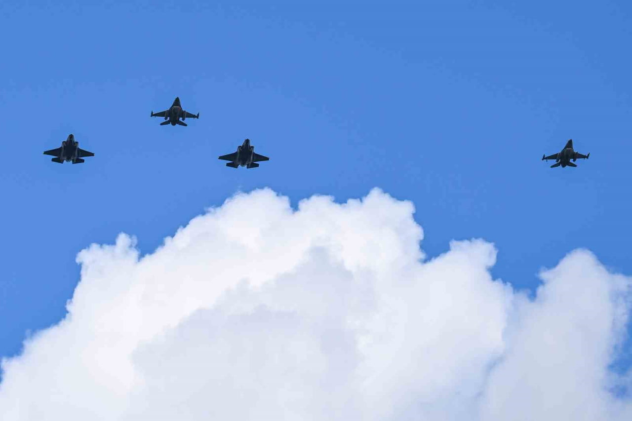 POLONYA ORDUSUNUN GEÇTİĞİMİZ AY TESLİM ALDIĞI F-35 TİPİ SAVAŞ UÇAKLARI, DÜZENLENEN TÖRENLE İLK...