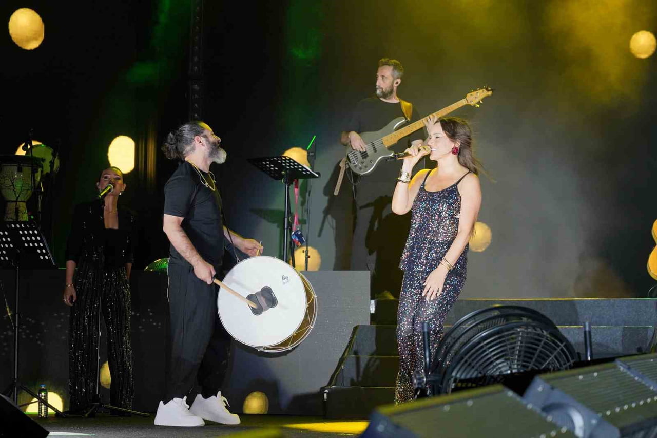 POP MÜZİĞİNİN ÖNEMLİ İSİMLERİNDEN ŞARKICI BENGÜ, SAMSUN’DA VERDİĞİ KONSERDE DİNLEYENLERİN...