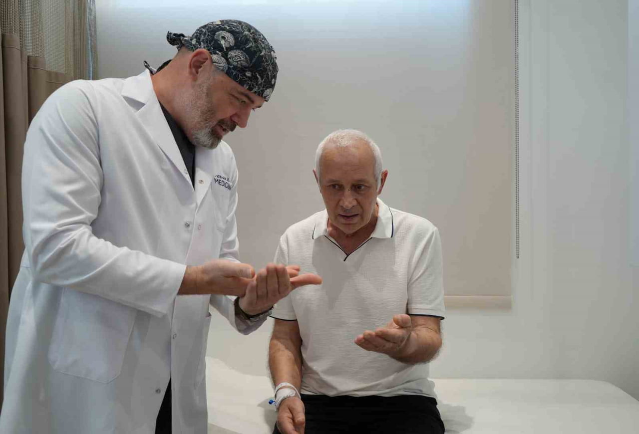 PROF. DR. ENİS KURUOĞLU VE  MALKHAZ TURMANİDZE