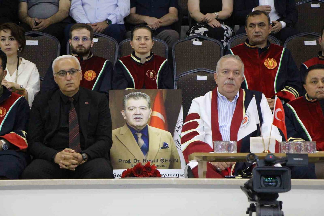 PROF. DR. RESUL ÇEKİN’İN FOTOĞRAFI PROTOKOL KOLTUĞUNU KONULDU