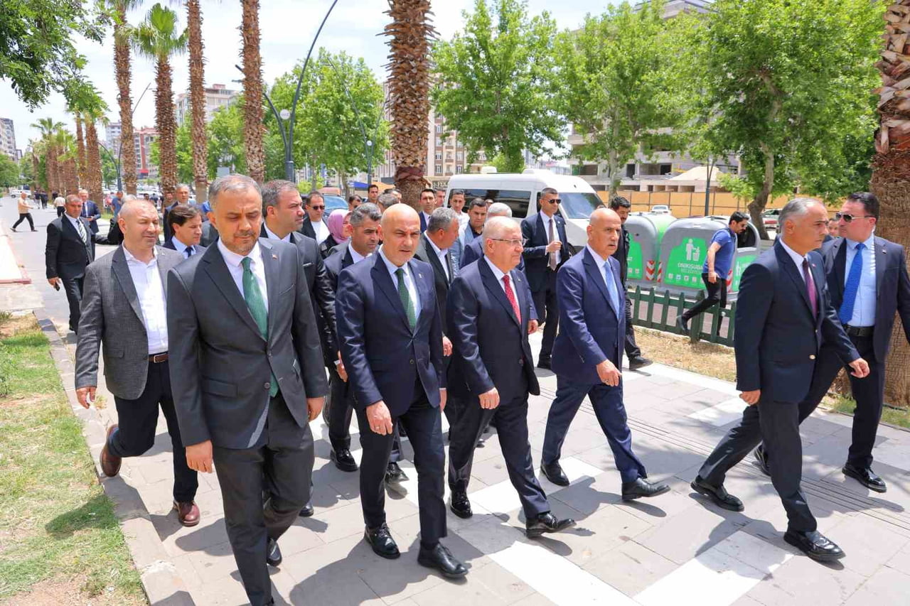 PROGRAM KAPSAMINDA TÜRKİYE MUHARİP GAZİLER DERNEĞİ'Nİ DE ZİYARET EDEN BAKAN GÜLER, GAZİLERLE...