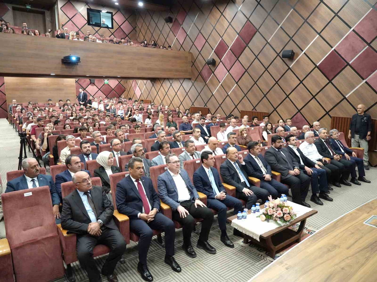 PROGRAMA ÖĞRENCİLER YOĞUN İLGİ GÖSTERDİ.