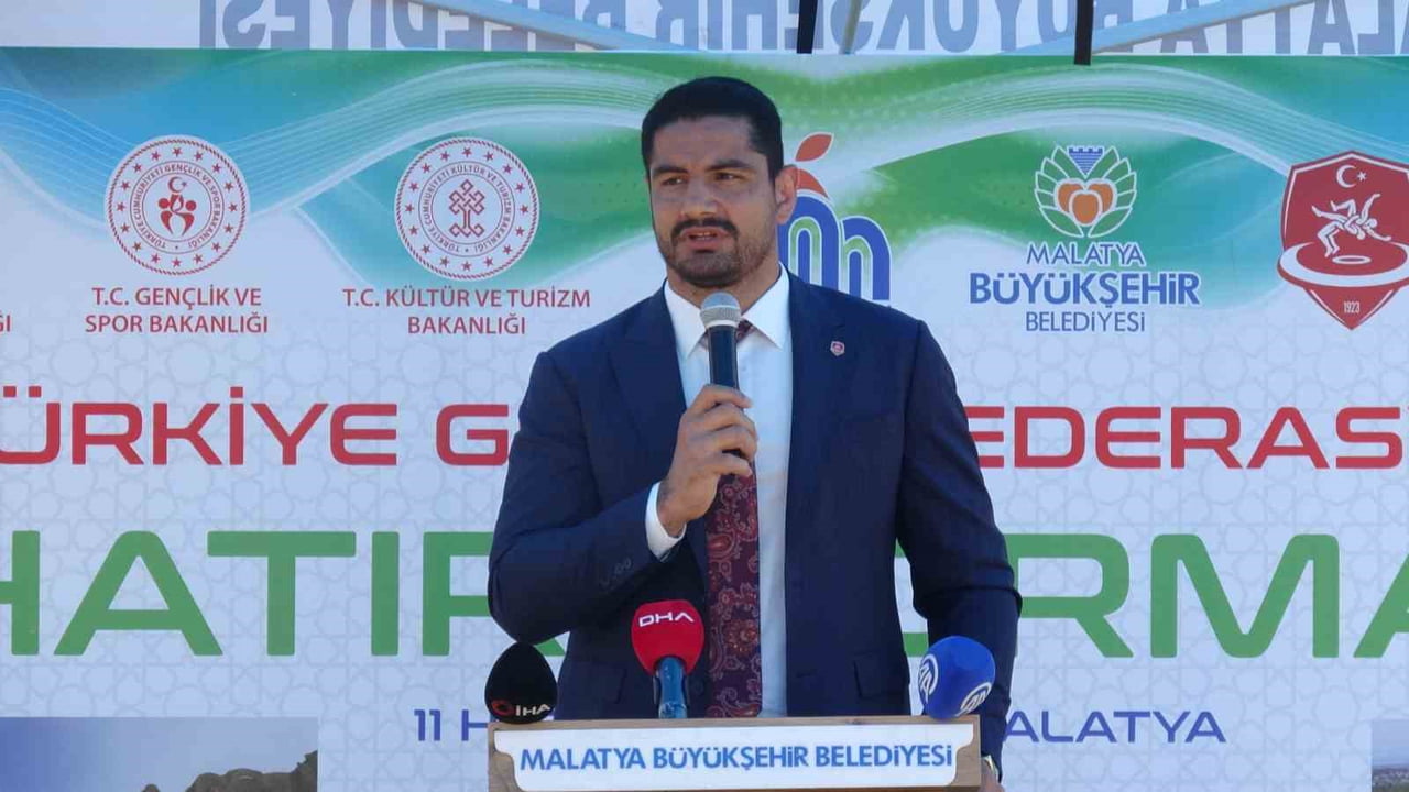 PROGRAMIN AÇILIŞINDA KONUŞAN LEVENT KANYONU SPOR KULÜBÜ BAŞKANI İLKER ÇARKÇI