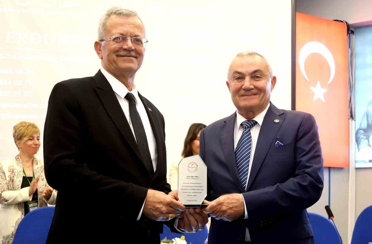 PROGRAMIN AÇILIŞINDA KONUŞAN MERSİN ORGANİZE SANAYİ BÖLGESİ YÖNETİM KURULU BAŞKANI SABRİ TEKLİ...