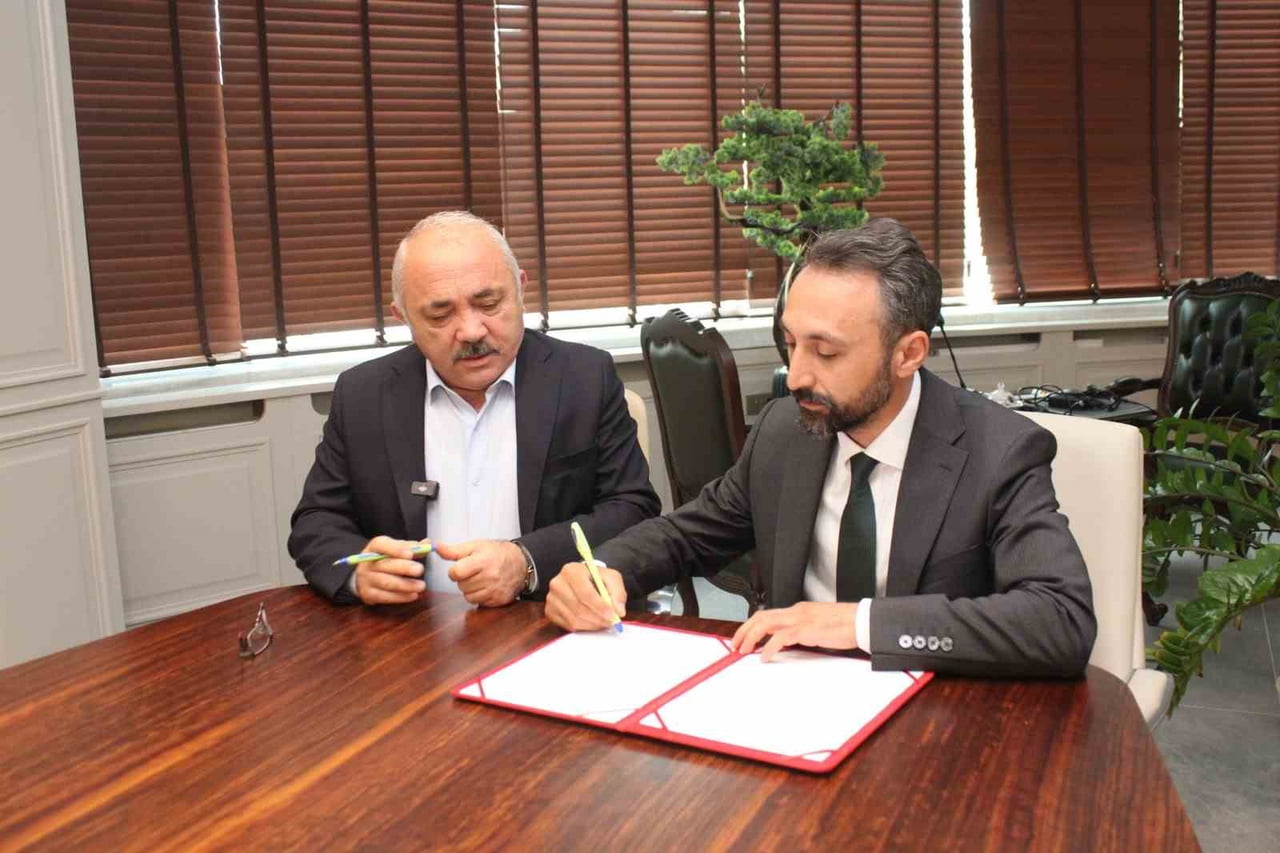 PROJE SÖZLEŞMESİ BELEDİYE BAŞKANI İSMAİL HAKKI ESEN VE KUZKA GENEL SEKRETERİ MEHMET AKİF ERASLAN...