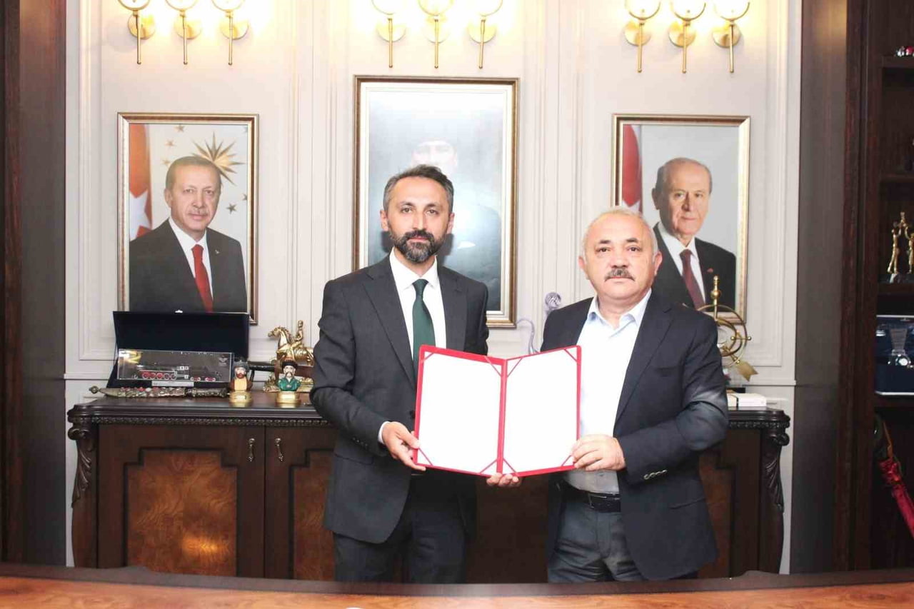 PROJE SÖZLEŞMESİ BELEDİYE BAŞKANI İSMAİL HAKKI ESEN VE KUZKA GENEL SEKRETERİ MEHMET AKİF ERASLAN...