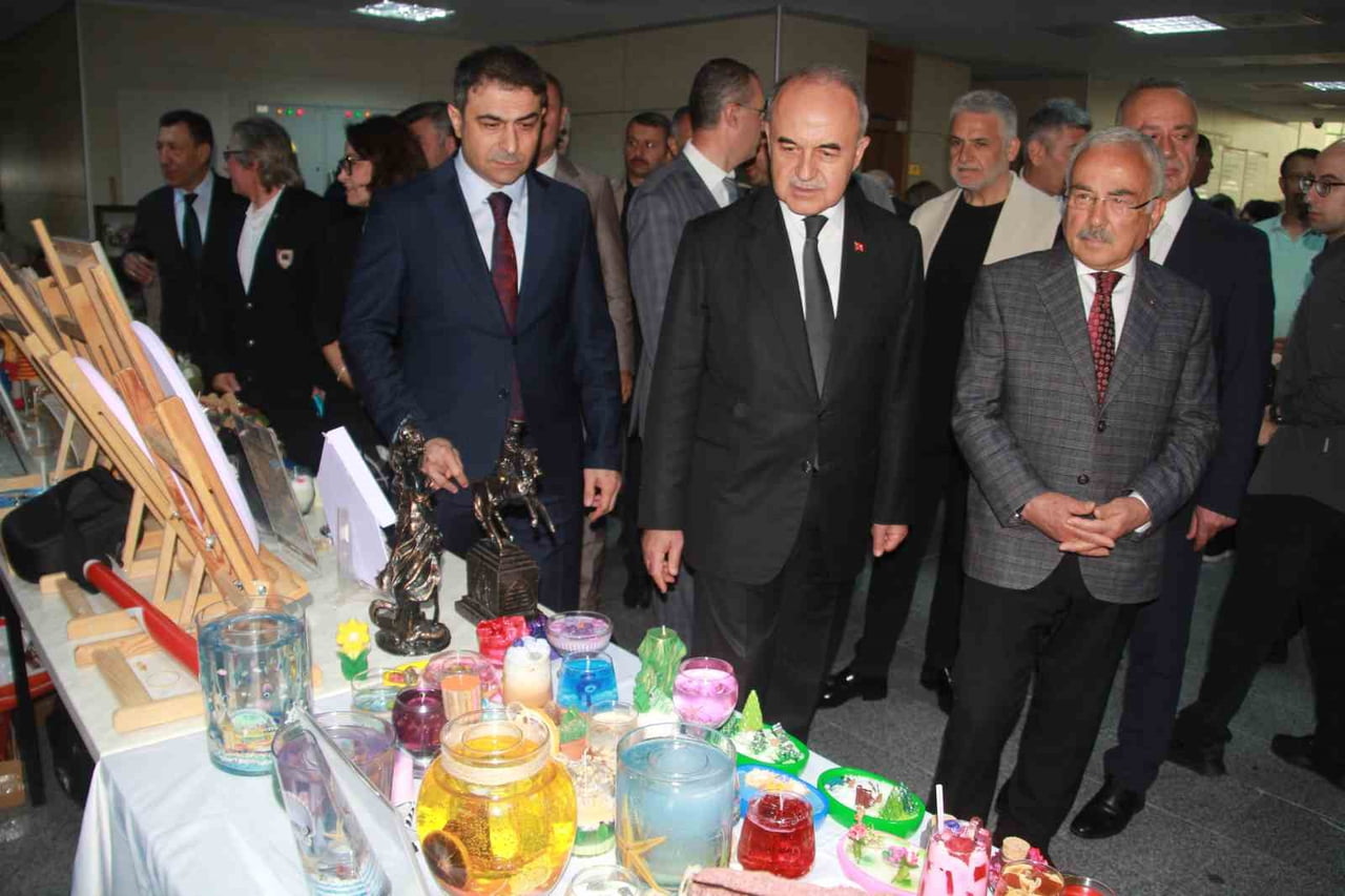 PROTOKOL ÜYELERİ, SERGİYİ GEZDİ
