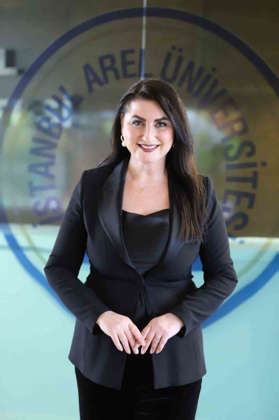 PSİKOLOG YELİZ ARDA, SINAV KAYGISININ DOĞRU YÖNETİLDİĞİNDE MOTİVASYONU ARTIRABİLECEĞİNİ; ANCAK...