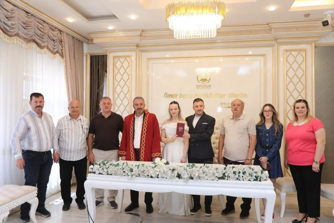PURSAKLAR BELEDİYESİ BAŞKANI ERTUĞRUL ÇETİN, 26.06.2026 GİBİ POPÜLER BİR TARİHTE EVLENMEYİ TERCİH...