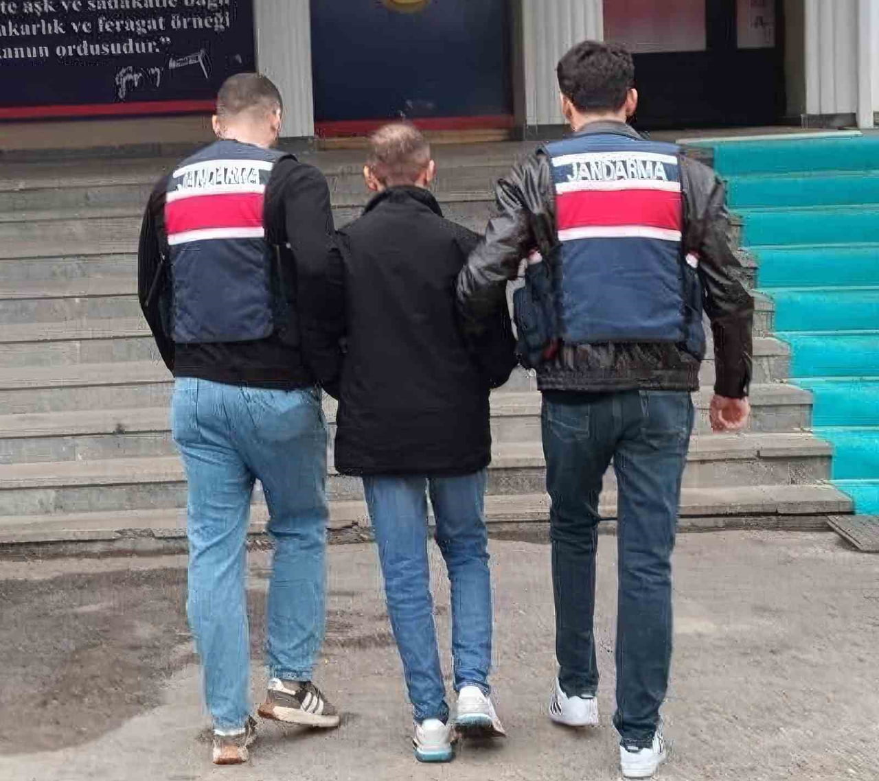 "BİNANIN EKLENTİLERİ İÇERİSİNDE MUHAFAZA ALTINA ALINMIŞ EŞYA HAKKINDA HIRSIZLIK" SUÇUNDAN HAKKINDA...