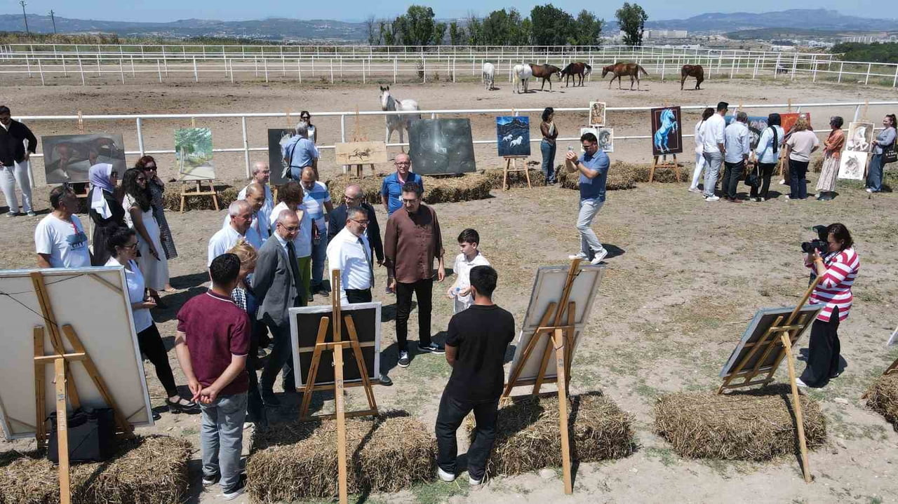 "DİSİPLİNLERARASI SİNERJİ, ESTETİK DÖNÜŞÜM: BİLİM VE SANATIN ATIN ASALETİNDE BULUŞMASI" TEMALI...