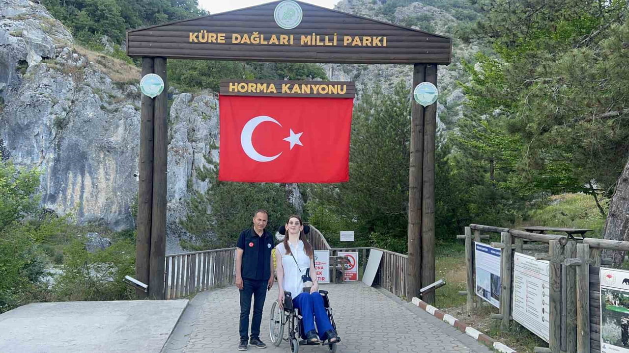 "DÜNYANIN UN UZUN BOYLU KADINI" UNVANIYLA GUİNNESS REKORLAR KİTABI'NA GİREN RUMEYSA GELGİ...