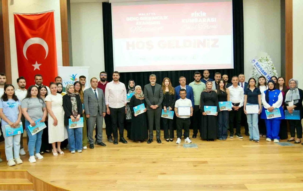 "GENÇ GİRİŞİMCİLİK AKADEMİSİ" İLE "FİKİR KUMBARASI" PROJESİ TAMAMLANDI